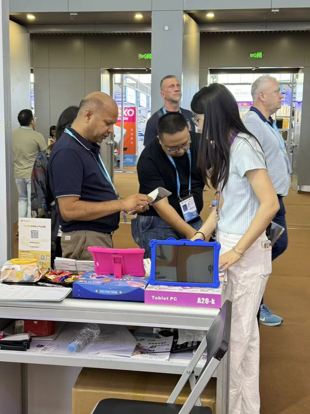 International buyers examining Wintouch Android tablets at the 139th Canton Fair 2026