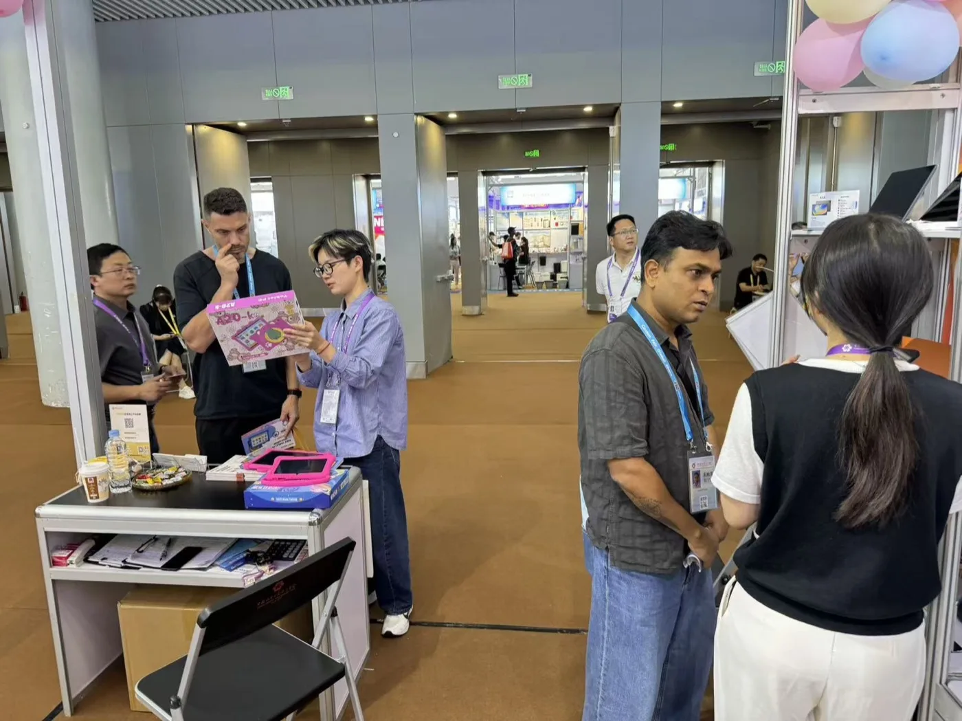 Wintouch sales team presenting the tablet catalog to overseas buyers — Canton Fair Spring 2026