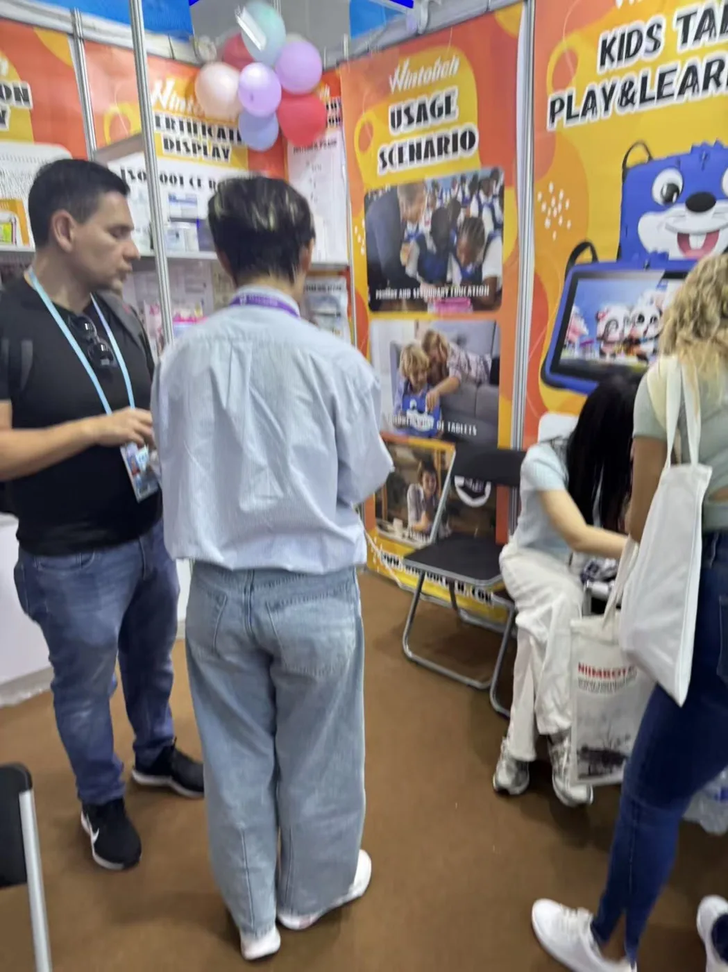 Wintouch kids tablet booth drawing visitors at the 139th Canton Fair, Guangzhou 2026