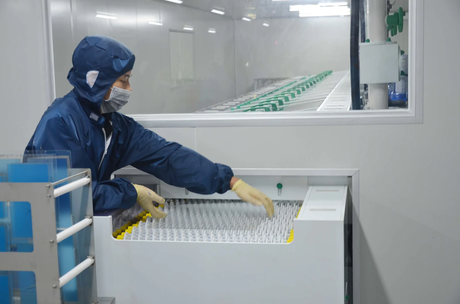 Dust-free workshop for tablet PC assembly — Wintouch factory