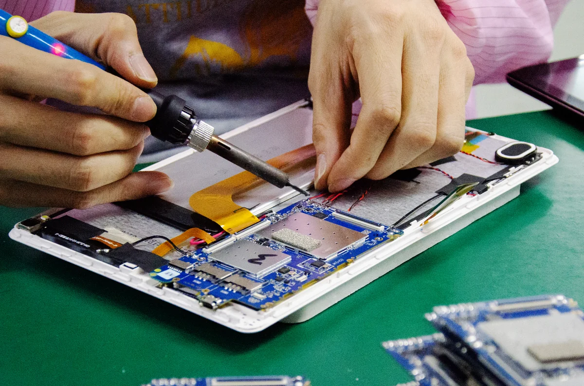 Wintouch OEM tablet manufacturing process step 01 — Customer Consultation