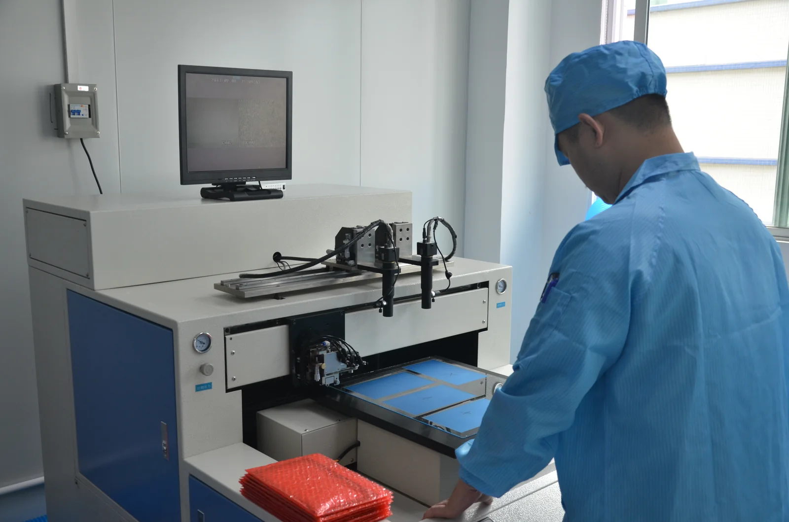 Industrial screen-size cutting instrument — Wintouch factory
